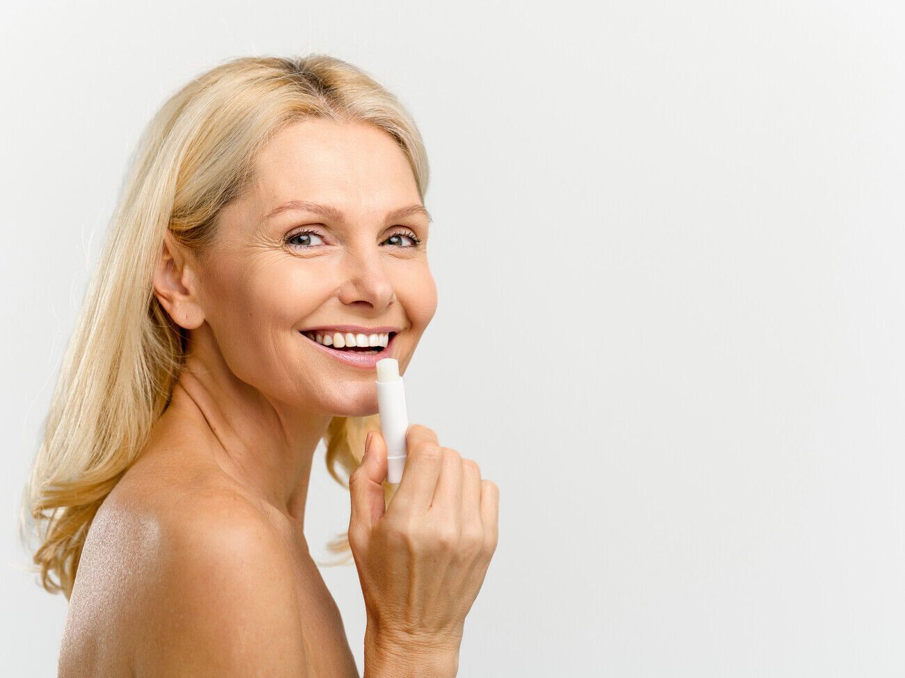 Щоб губи мали доглянутий вигляд, важливо вчасно та грамотно робити відлущування шкіри