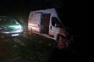 Прикордонники влаштували погоню за фургоном