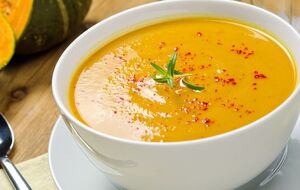 Для супу потрібно вибрати гарбуз із яскравою м'якоттю, попередньо спробувавши його на смак