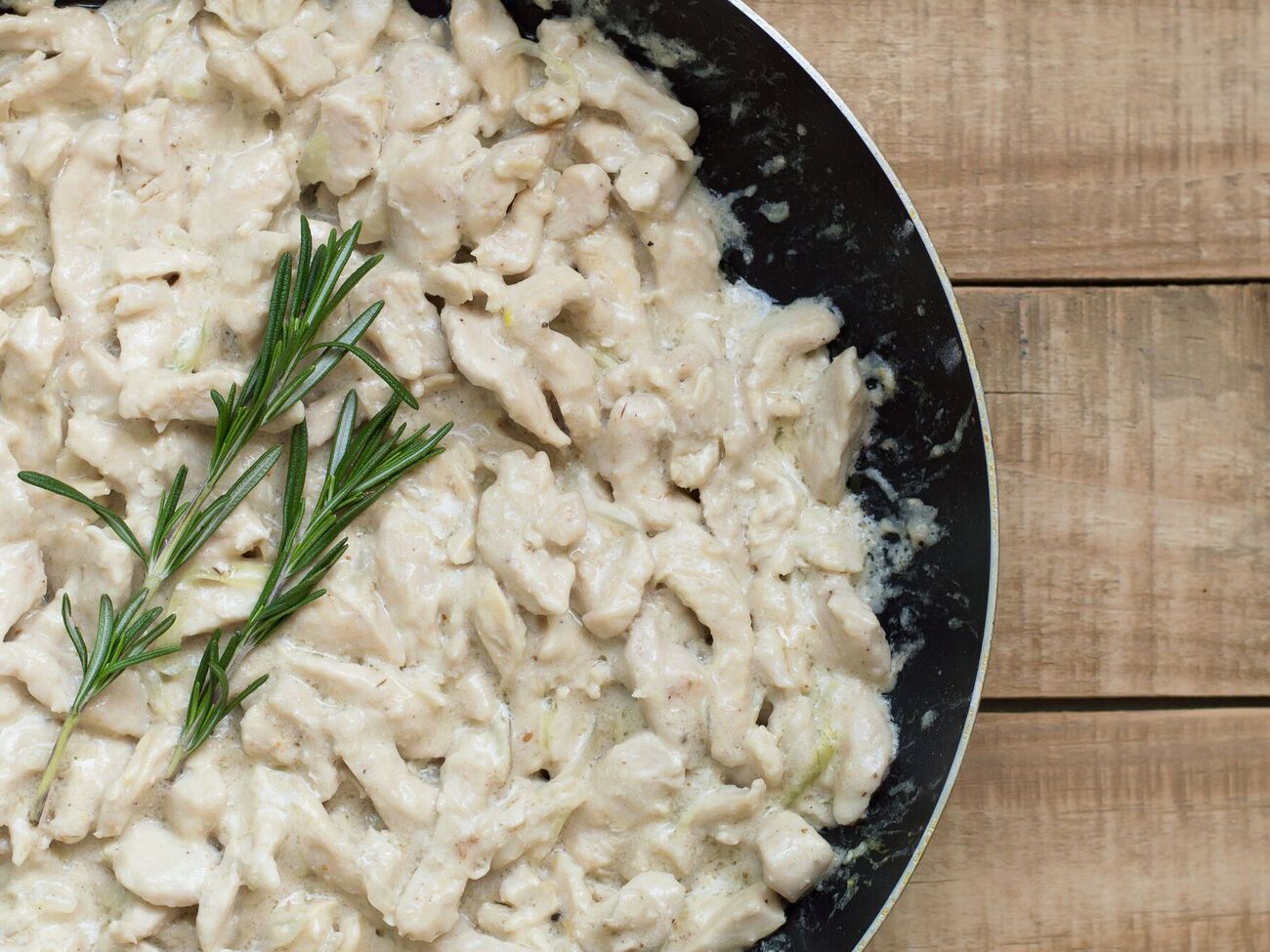 Филе куриного бедра нужно измельчить