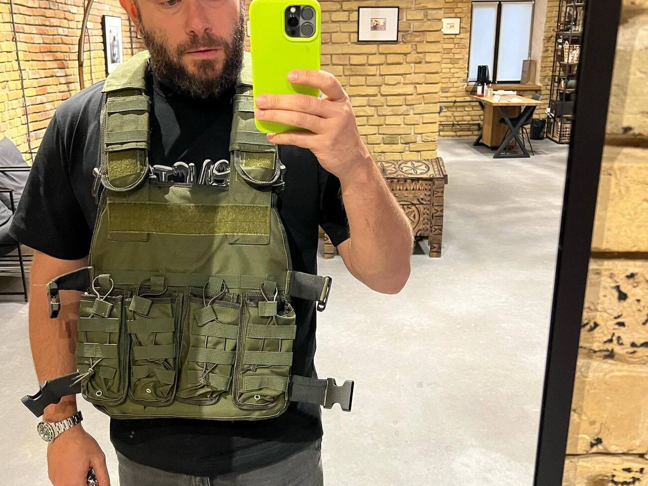 Дубинский (по центру) утром отрицал обыски