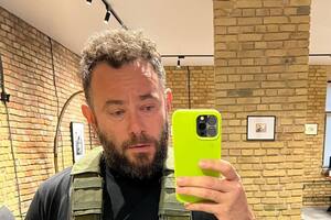 Дубинский (по центру) утром отрицал обыски