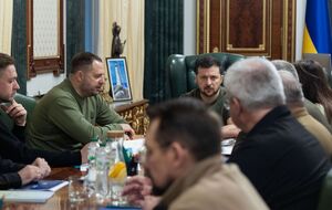 Зеленський 1 листопада зустрівся з українською делегацією, яка взяла участь у саміті на Мальті