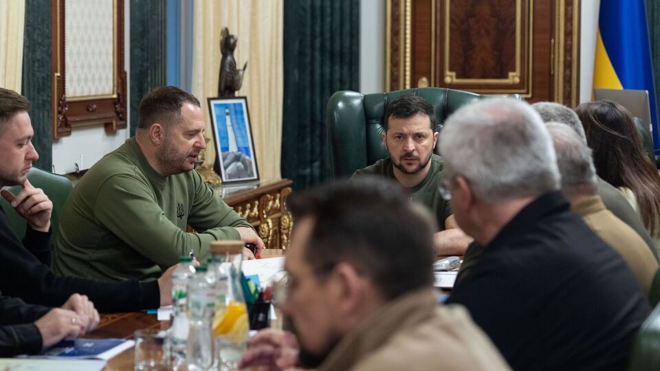 Зеленський 1 листопада зустрівся з українською делегацією, яка взяла участь у саміті на Мальті