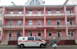 В Івано-Франківській обласній клінічній інфекційній лікарні з гепатитом А перебувають четверо дорослих і троє дітей