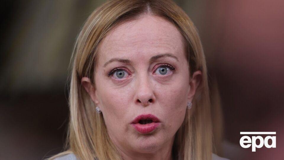 Українці роблять те, що мають робити, а країни Заходу їм у цьому допомагають, зазначила Мелоні у розмові з російськими пранкерами