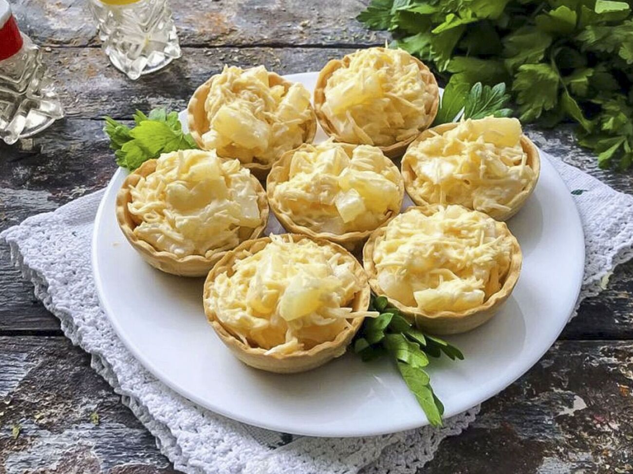 Кошики подають холодними