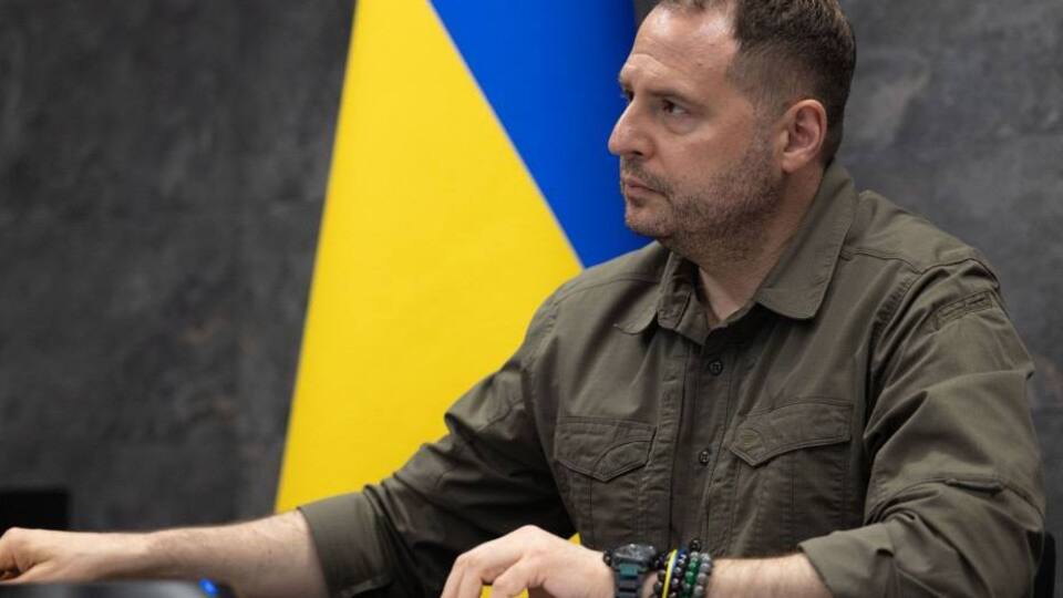 Ермак подчеркнул, что у военно-политического руководства Украины единая позиция – одержать победу в войне против РФ
