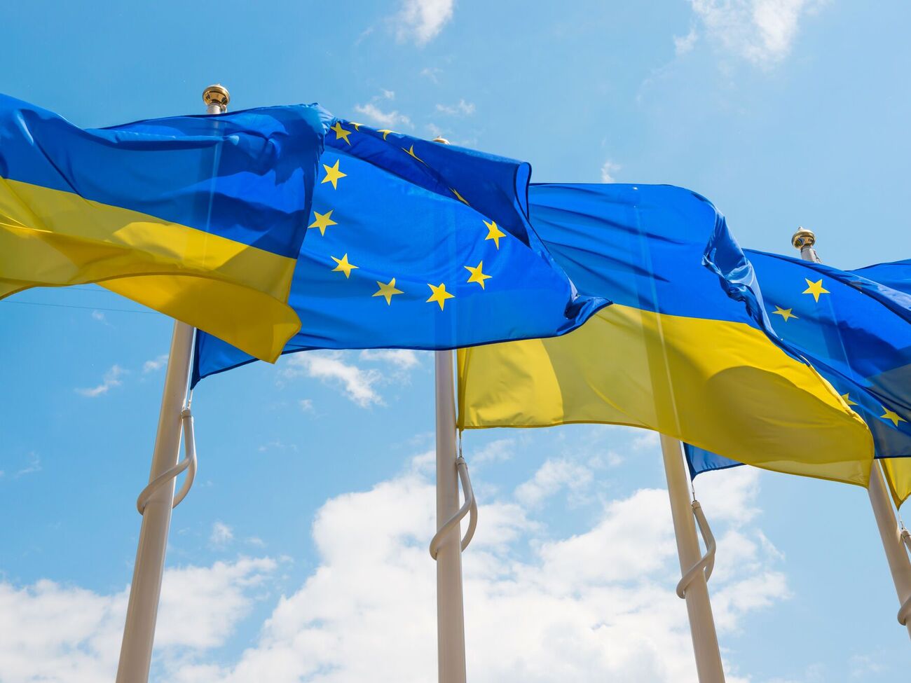 Захід починає розуміти стратегічну важливість комплексного підходу до "українського регіону"
