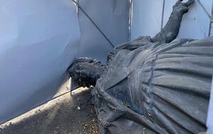 В результате атаки россиян поврежден короб, где хранили памятник Екатерине II