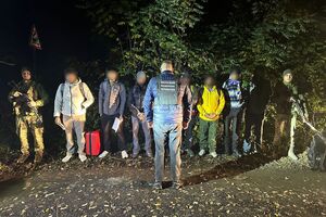 В 700 м от границы со Словакией пограничники обнаружили семерых граждан Индии, отметили в ГПСУ
