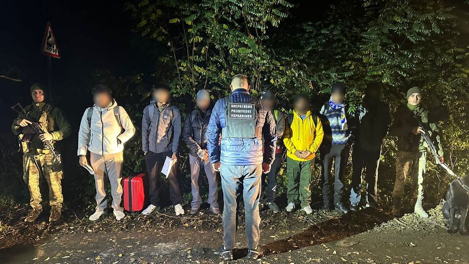 В 700 м от границы со Словакией пограничники обнаружили семерых граждан Индии, отметили в ГПСУ