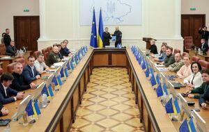 Доходы бюджета Украины на 2024 год составят 1 трлн 780 млрд грн, а граждане и бизнес уплатят в целом 1 трлн 570 млрд грн налогов, отметил Шмыгаль