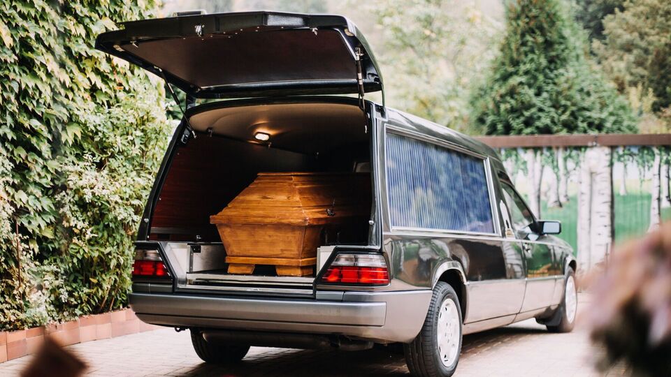 Во время перевозки тел мужчина останавливался в безлюдных местах и снимал с них все ценные вещи, отметили в полиции Тернопольской области