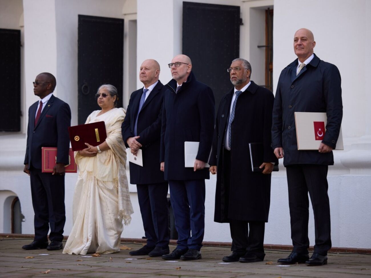 Зеленський прийняв вірчі грамоти від новопризначених послів Республіки Гвінея, Бангладеш, Люксембургу, Чехії, ПАР і Туреччини, зазначили в ОП