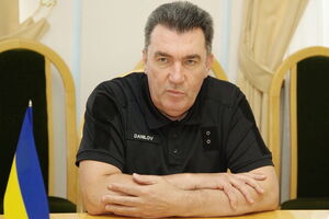 В Україні вже розроблено програми забезпечення військових боєприпасами, бронетехнікою і ракетами, зазначив Данілов