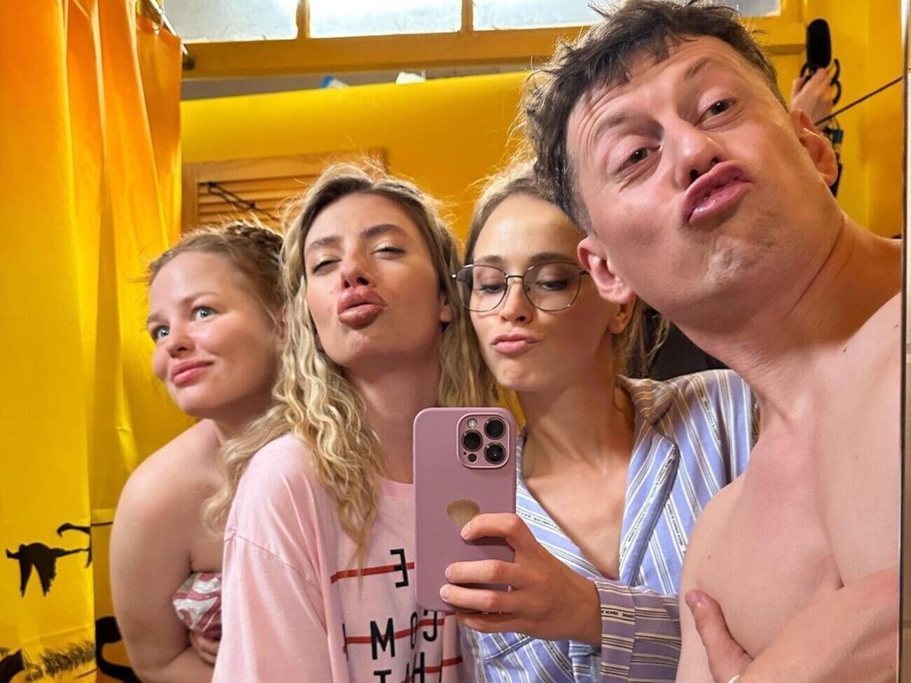 Главные роли в сериале сыграли (слева направо) Остреинова, Петрожицкая, Кошмал и Вивчарюк