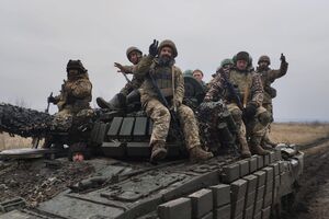 Українські воїни дають відсіч спробам окупантів оточити Авдіївку
