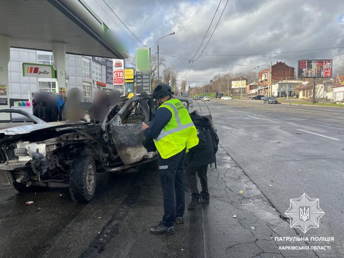 Патрульні показали наслідки вибуху на АЗС у Харкові. Є постраждалий. Фото