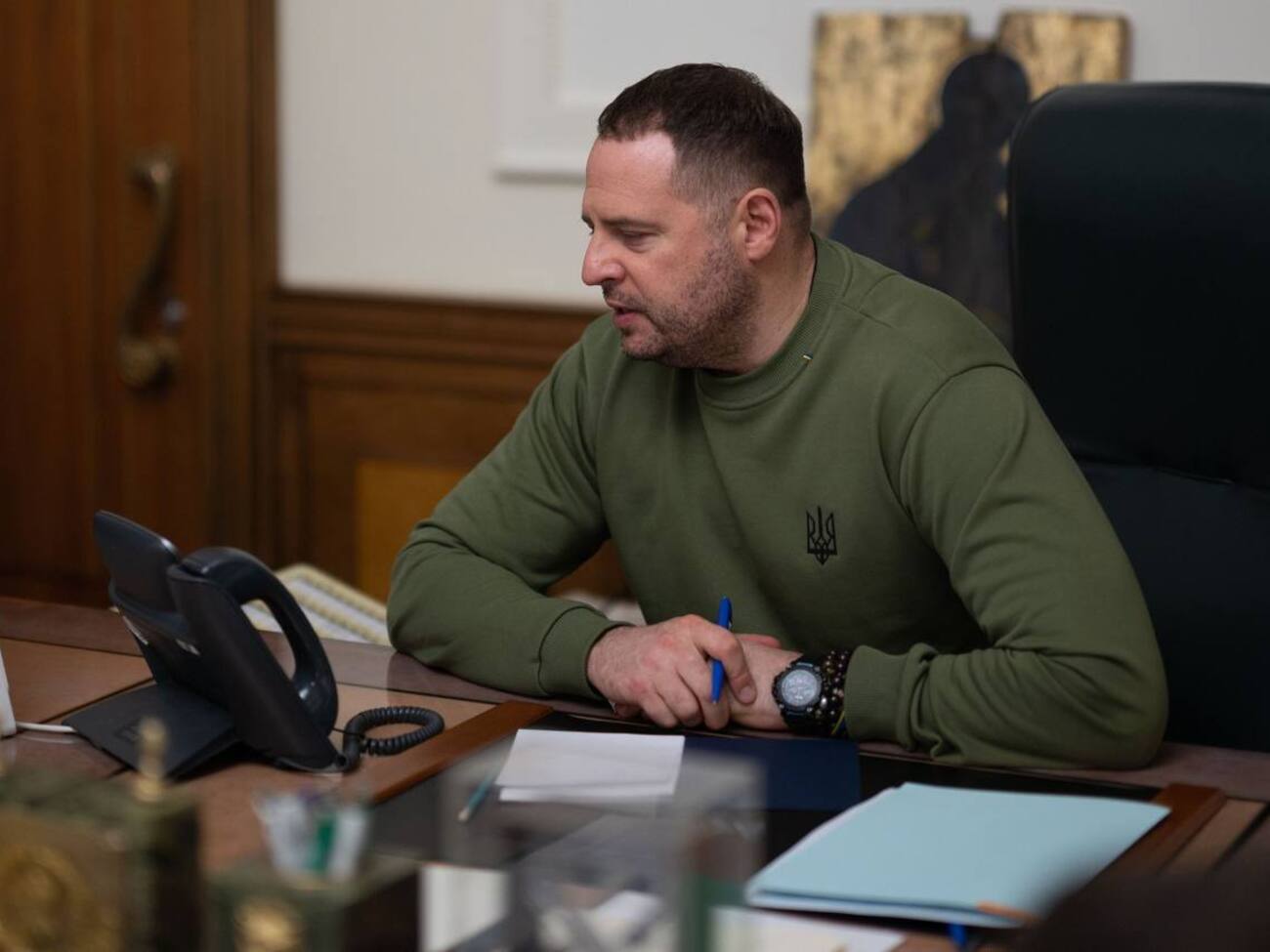 Єрмак поінформував співрозмовників про ситуацію на найгарячіших ділянках фронту