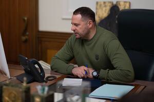 Єрмак поінформував співрозмовників про ситуацію на найгарячіших ділянках фронту