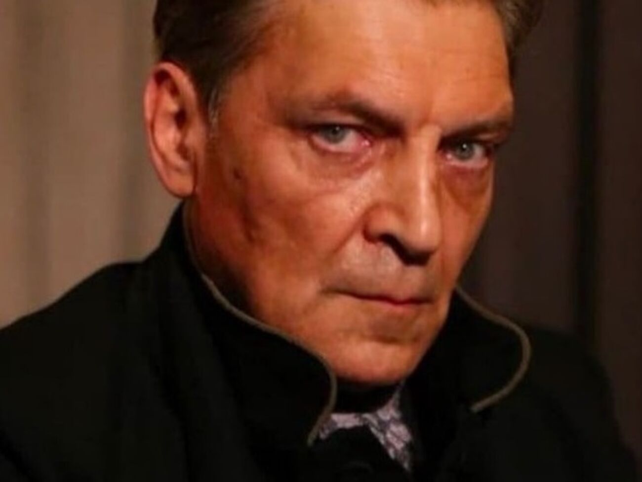 Россия ежегодно выгребает из недр Якутии 40 млн карат алмазов. При этом в самой Якутии 76% детских садов, школ и больниц не имеют водопровода, отопления и канализации