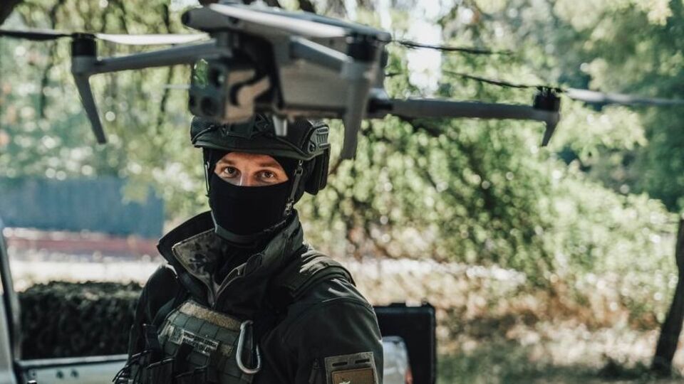 Украинский флаг в Тополях подняли бойцы пограничного отряда Госпогранслужбы "Сталевий кордон"