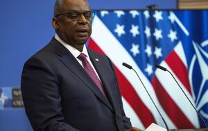 США завдали ударів по тренувальному центру та укриттю поблизу міст Абу-Камаль і Маядін, зазначив Остін