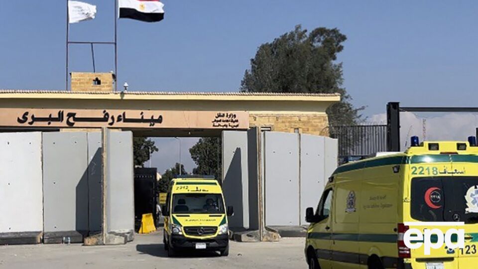 Через КПП "Рафах" эвакуировались сотни людей