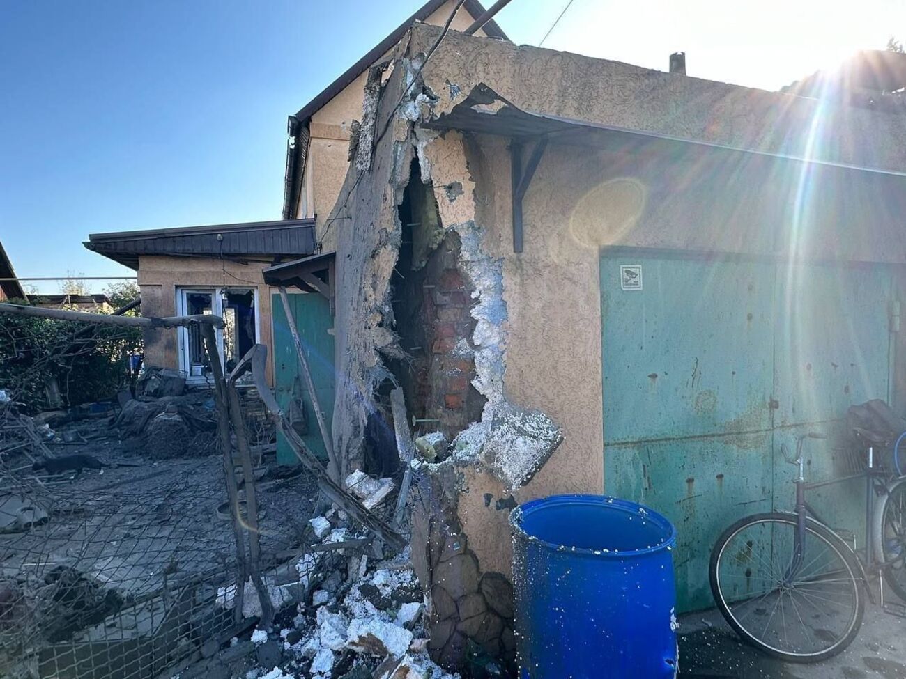 Оккупанты ежедневно обстреливают Никопольский район Днепропетровской области. В ОВА показали последствия очередных ударов