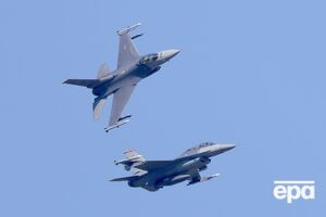 Компанія Lockheed, яка виробляє F-16, надала для навчання своїх інструкторів і технічний персонал