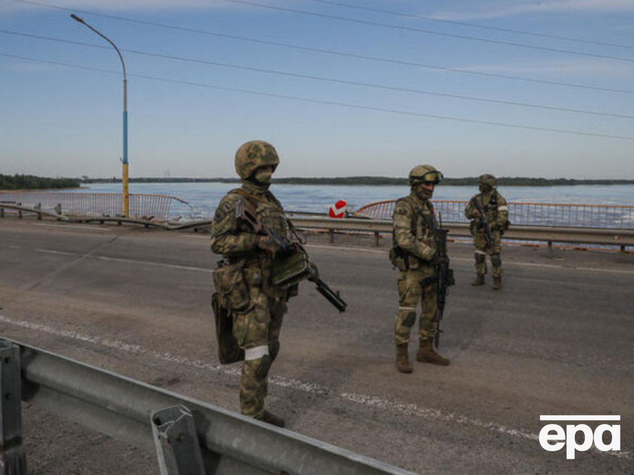 Российские военные злоупотребляют алкоголем и наркотиками, которые можно достать даже на передовой, выяснили в британской разведке