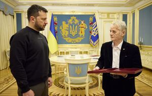 Награду Джемилеву вручил Зеленский