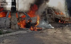 Унаслідок російського обстрілу в центрі Херсона знищено або пошкоджено вісім автомобілів, зазначили в ОВА