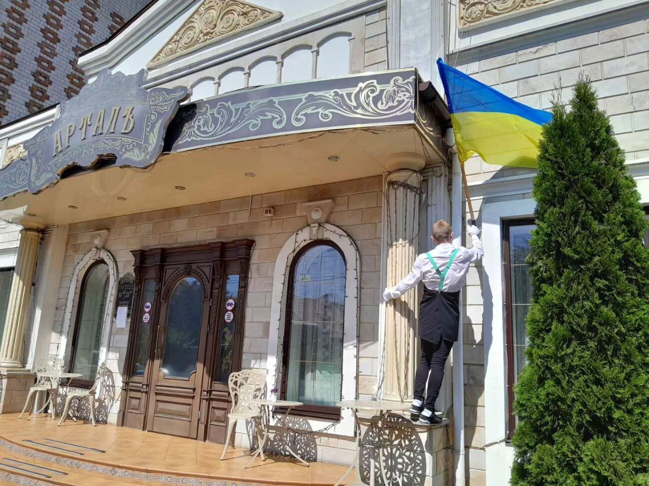 После драки в ресторане "Арталь" в СБУ отстранили от исполнения обязанностей своего сотрудника – одного из участников конфликта