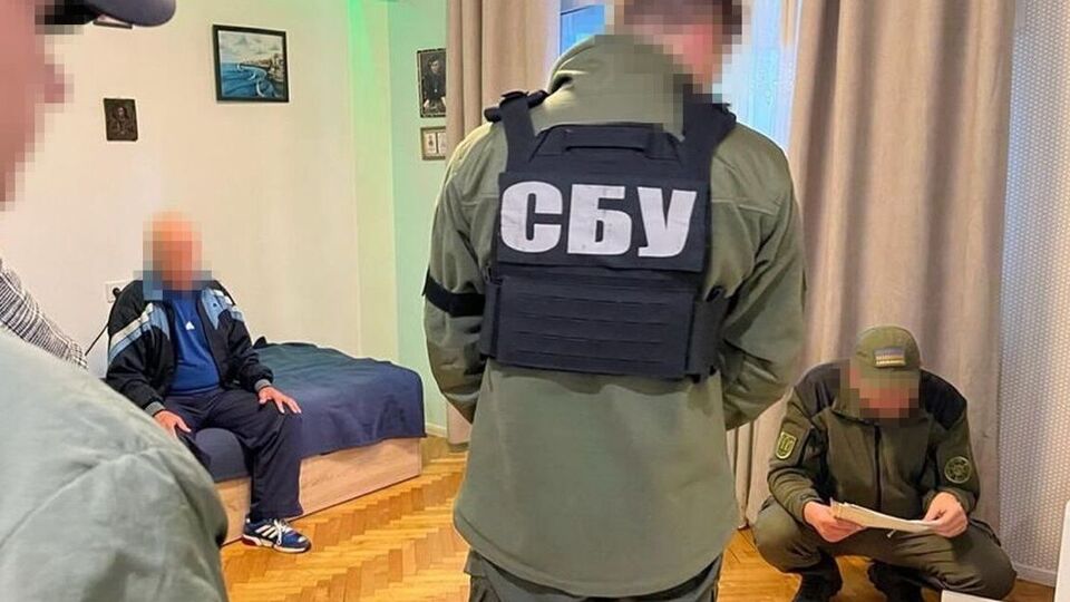Під час обшуків у приміщеннях фігурантів виявили заборонену символіку країни-агресора