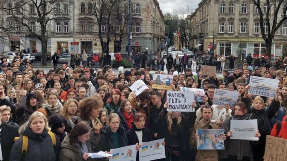 Студенти вимагають звільнити Фаріон і обіцяють виходити на нові протести, якщо цього не станеться