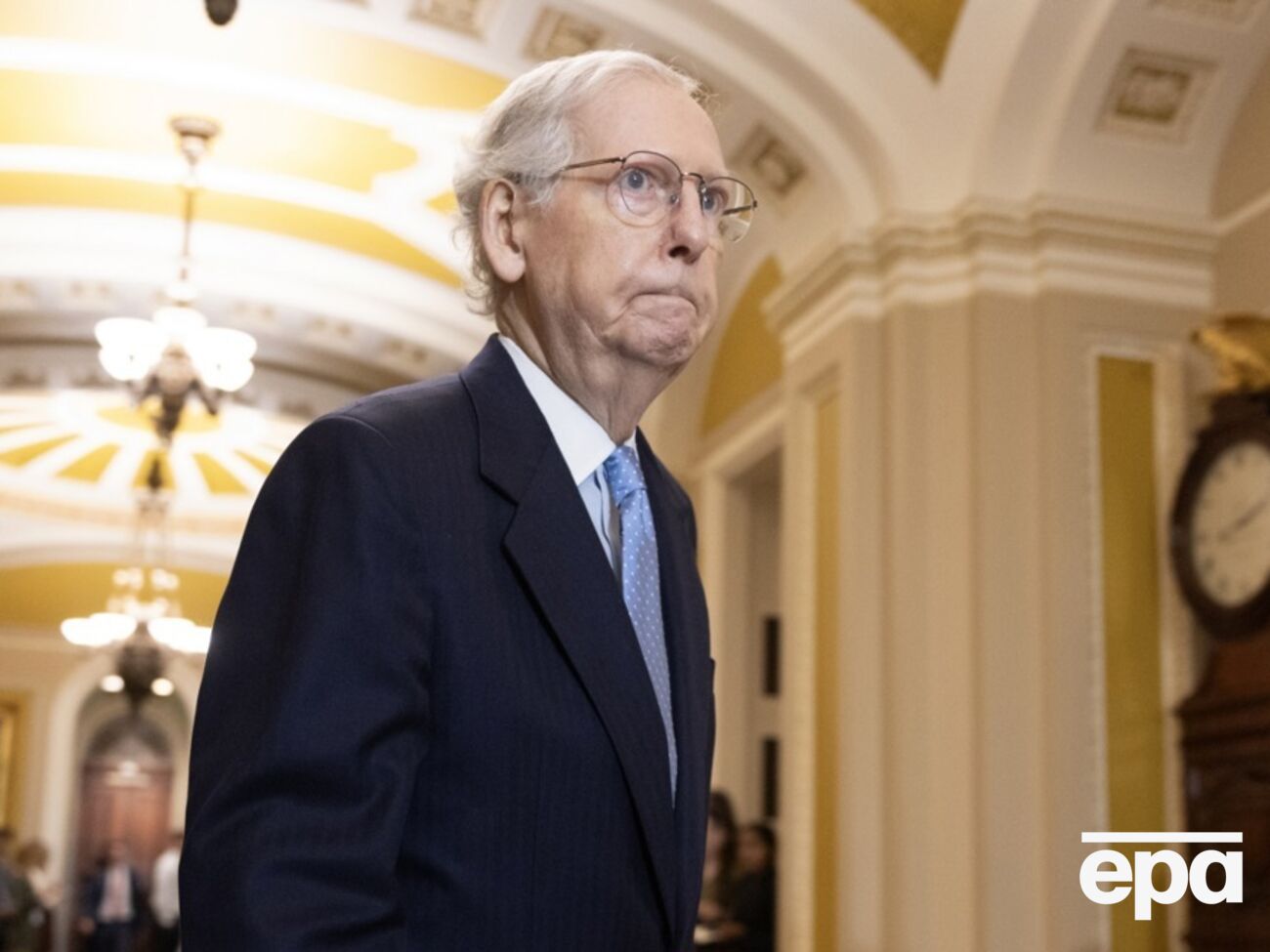 Макконнелл поддержал предложение о временном бюджете, несмотря на то, что оно не включает помощь Украине. Ранее он считал ее приоритетом