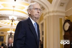Макконнелл поддержал предложение о временном бюджете, несмотря на то, что оно не включает помощь Украине. Ранее он считал ее приоритетом