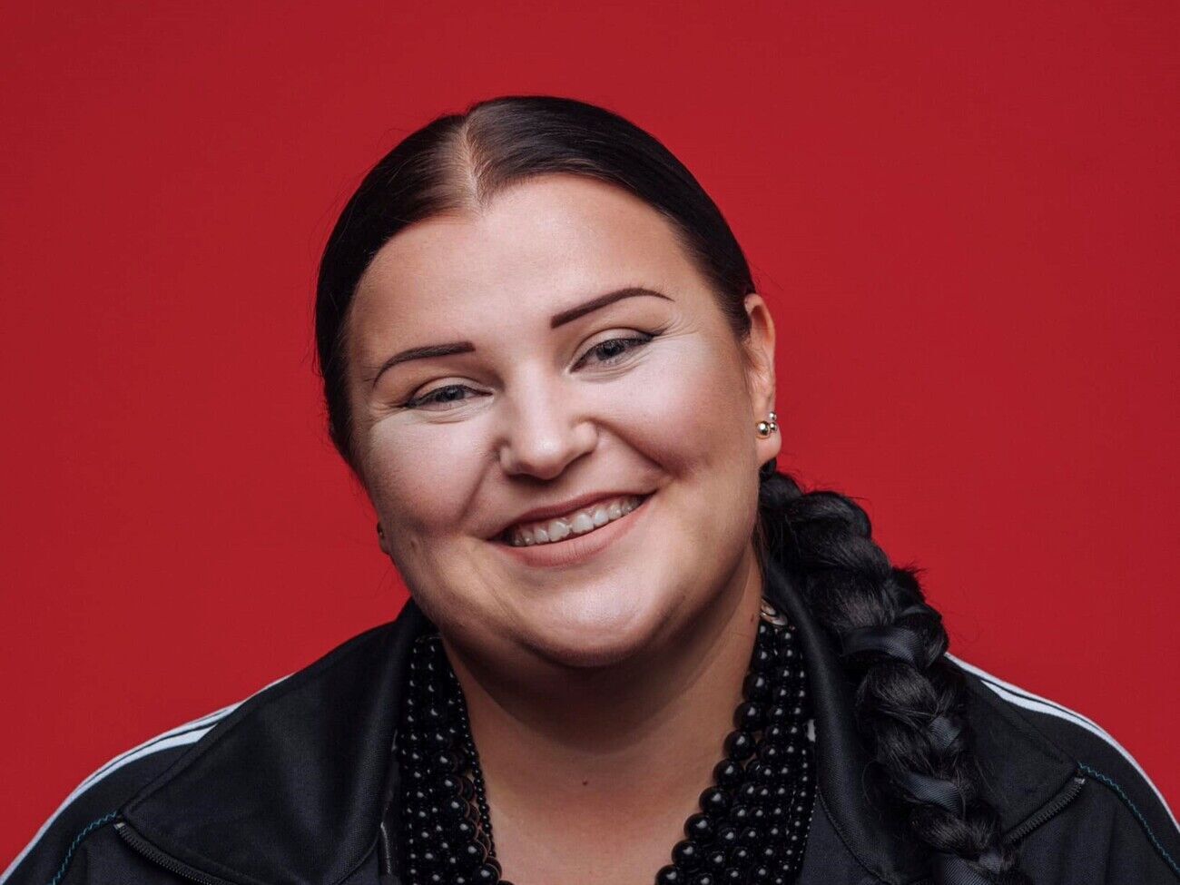 alyona alyona: Що я ще маю робити, скажіть мені, будь ласка? Давайте тоді мені гранату, обвішайте зброєю, піду воювати