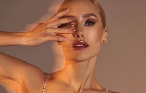 Квиткова оделась перед камерой