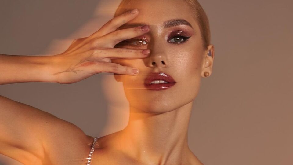 Квиткова оделась перед камерой