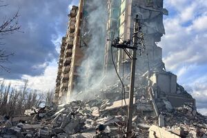 Приблизно опівночі росіяни вдарили ракетою по багатоповерхівці в Селидовому Донецької області