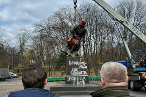 В Киеве убрали памятник Пушкину