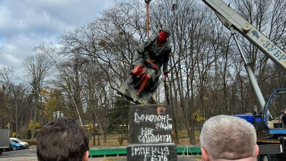 В Киеве убрали памятник Пушкину