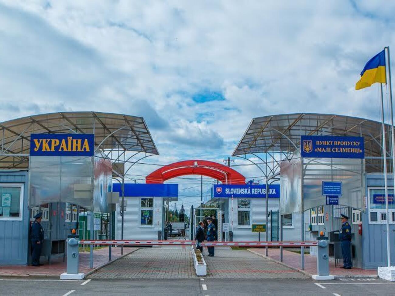 Перевозчики заявили, что словацкий грузовой транспорт "стоит на коленях"
