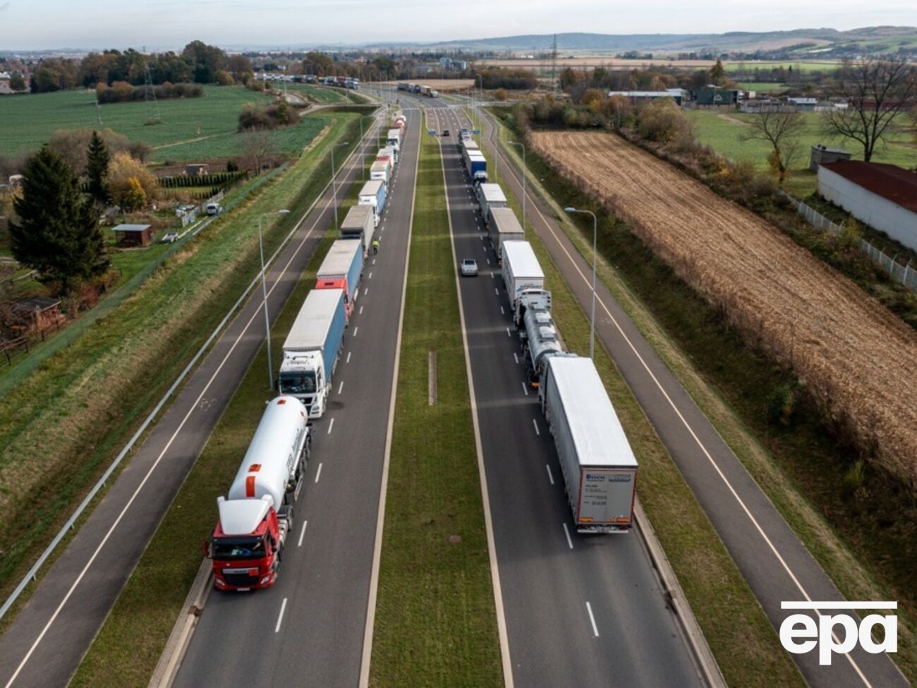 13 ноября польские автоперевозчики заявили, что переговоры с украинским правительством не разрешили спора и они продолжат блокировать границу с Украиной