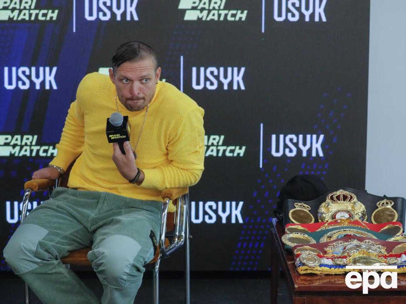 Усик обладает чемпионскими поясами по версиям IBF, WBA, WBO и IBO