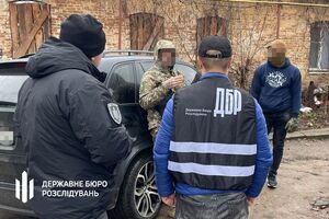 Підозрюваного затримали під час отримання $3 тис.