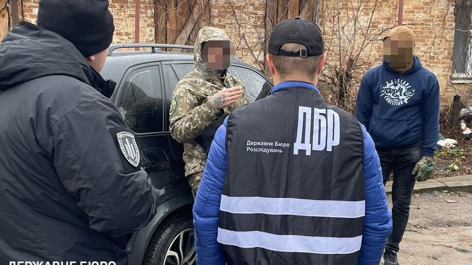 Підозрюваного затримали під час отримання $3 тис.
